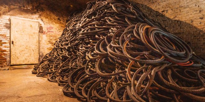 Schwalbe collects 20,000 used tyres from Freising cellar for recycling system